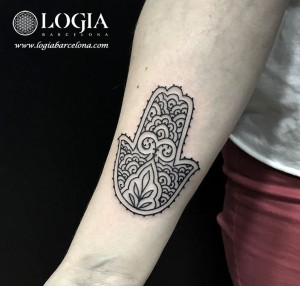 tatuaje-fatima-brazo-logia-barcelona-laia             